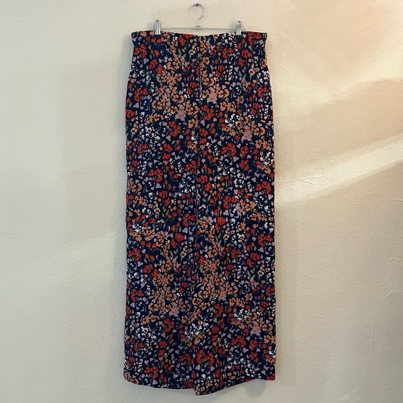 Ann Taylor Wide Leg Flowy Floral Pants Size: 12 - Picture 2 of 4
